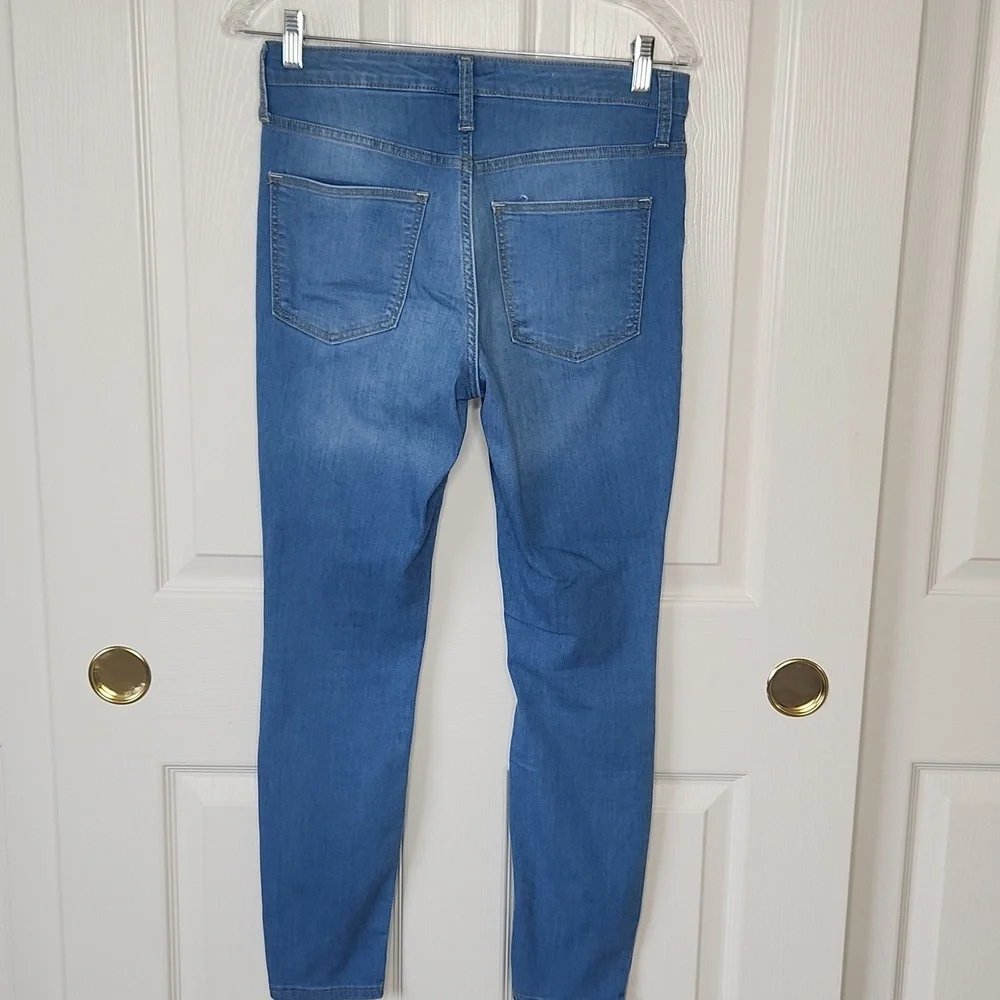 Universal Thread Women's High Rise Skinny Washed Light Blue Jeans Size 4/27R
